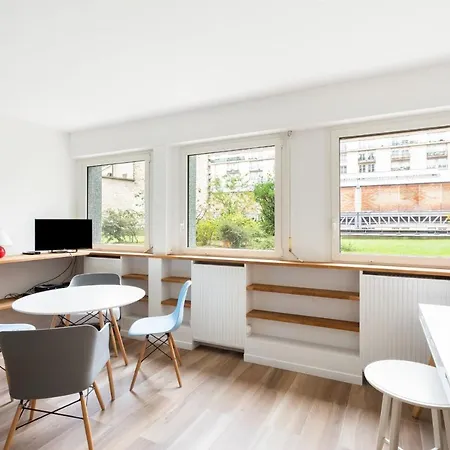 Charming Studio Close To Eiffel Tower By Guestready * Paris